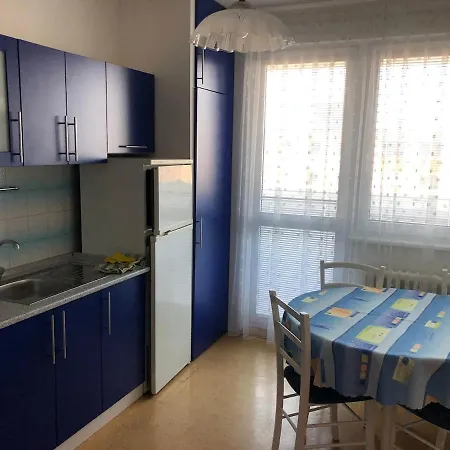 Team Flat & Urban Family Comfort - Homebase With A Castle View Apartamento