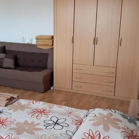 Team Flat & Urban Family Comfort - Homebase With A Castle View * Bratislava