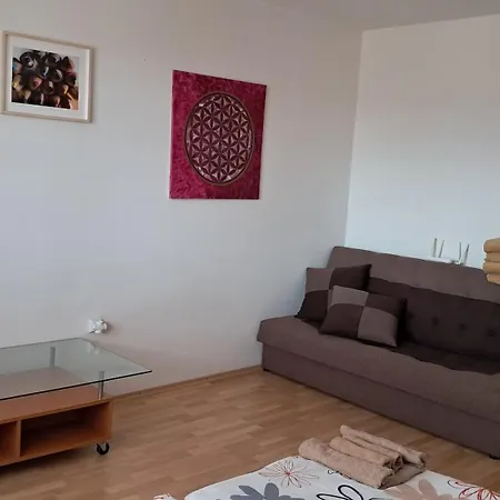 Team Flat & Urban Family Comfort - Homebase With A Castle View Апартаменты