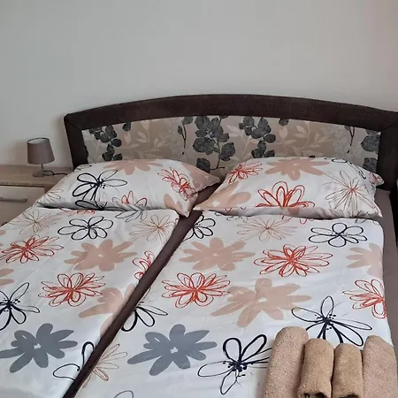 Team Flat & Urban Family Comfort - Homebase With A Castle View Апартаменты *