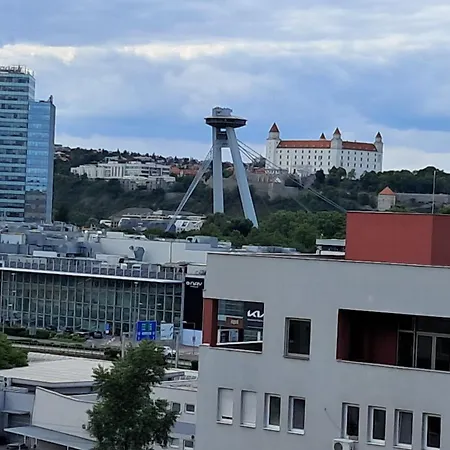 Apartamento Team Flat & Urban Family Comfort - Homebase With A Castle View *