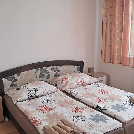 Team Flat & Urban Family Comfort - Homebase With A Castle View Bratislava