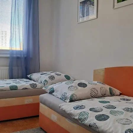 Team Flat & Urban Family Comfort - Homebase With A Castle View Bratislava
