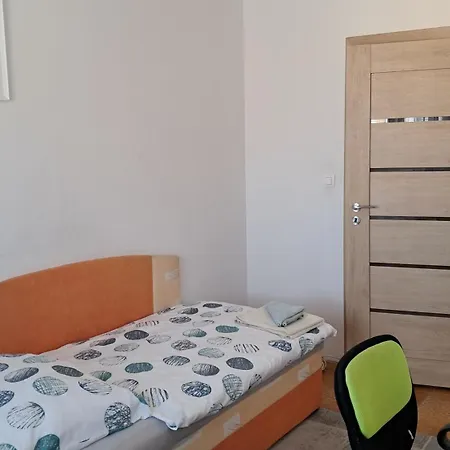 Team Flat & Urban Family Comfort - Homebase With A Castle View Apartamento
