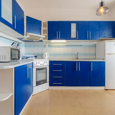 Team Flat & Urban Family Comfort - Homebase With A Castle View Bratislava