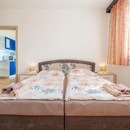 Apartamento Team Flat & Urban Family Comfort - Homebase With A Castle View *