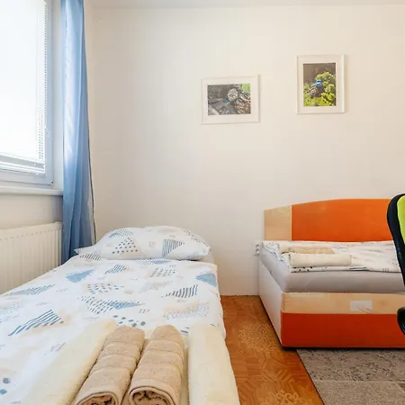 Team Flat & Urban Family Comfort - Homebase With A Castle View Apartamento Bratislava