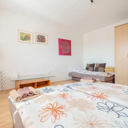 Апартаменты Team Flat & Urban Family Comfort - Homebase With A Castle View