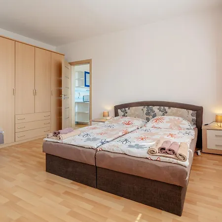 Team Flat & Urban Family Comfort - Homebase With A Castle View * Bratislava