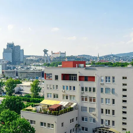 Apartamento Team Flat & Urban Family Comfort - Homebase With A Castle View