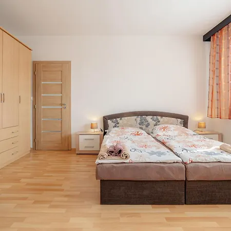 Апартаменты Team Flat & Urban Family Comfort - Homebase With A Castle View