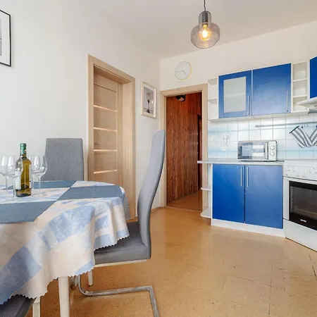 Team Flat & Urban Family Comfort - Homebase With A Castle View * Bratislava