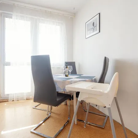 Team Flat & Urban Family Comfort - Homebase With A Castle View *