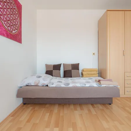 Team Flat & Urban Family Comfort - Homebase With A Castle View Братислава