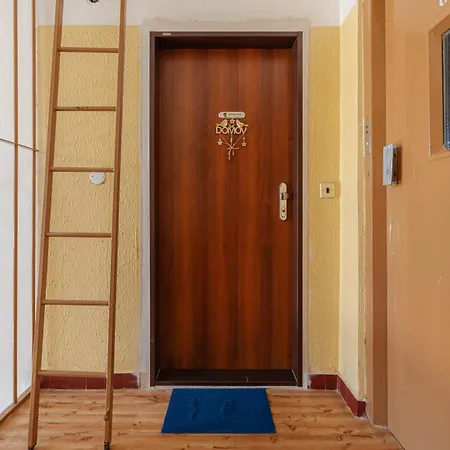 Team Flat & Urban Family Comfort - Homebase With A Castle View * Bratislava