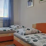 Team Flat & Urban Family Comfort - Homebase With A Castle View 布拉迪斯拉发