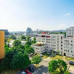 公寓 Team Flat & Urban Family Comfort - Homebase With A Castle View