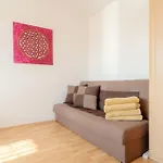 Team Flat & Urban Family Comfort - Homebase With A Castle View 公寓
