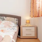 公寓 Team Flat & Urban Family Comfort - Homebase With A Castle View *