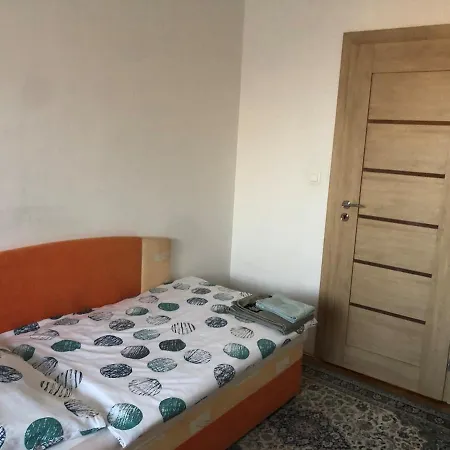 Team Flat & Urban Family Comfort - Homebase With A Castle View Apartment