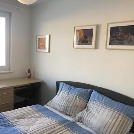Apartment Team Flat & Urban Family Comfort - Homebase With A Castle View *