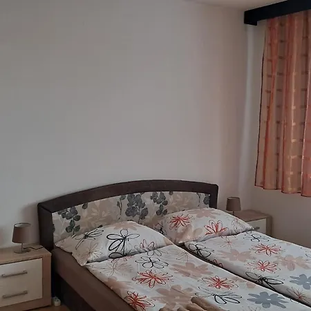 Team Flat & Urban Family Comfort - Homebase With A Castle View شقة