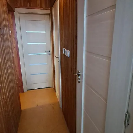 شقة Team Flat & Urban Family Comfort - Homebase With A Castle View *