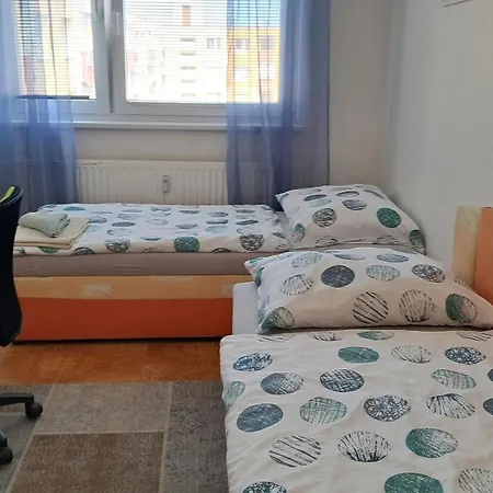 Team Flat & Urban Family Comfort - Homebase With A Castle View شقة