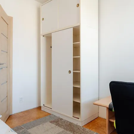 شقة Team Flat & Urban Family Comfort - Homebase With A Castle View *