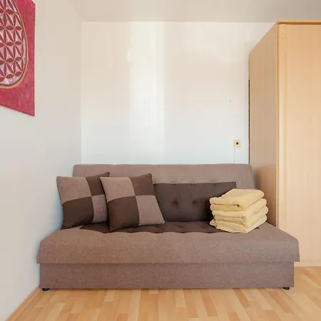 Team Flat & Urban Family Comfort - Homebase With A Castle View * براتسيلافا