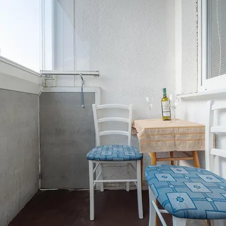 Team Flat & Urban Family Comfort - Homebase With A Castle View شقة