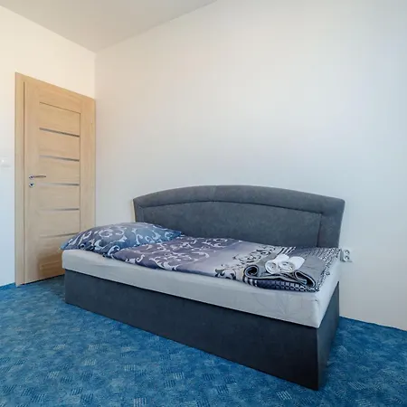 Team Flat & Urban Family Comfort - Homebase With A Castle View براتسيلافا