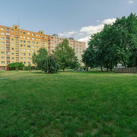 Team Flat & Urban Family Comfort - Homebase With A Castle View براتسيلافا